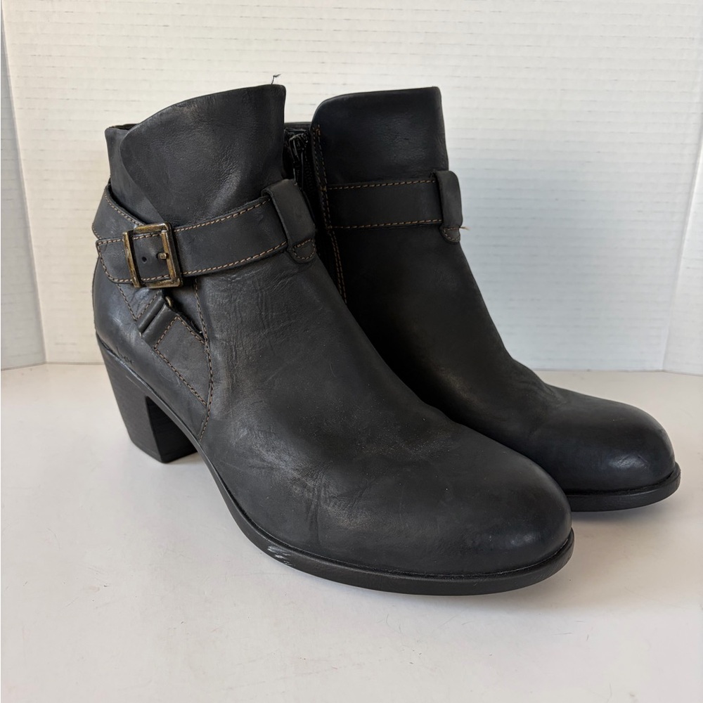 b.o.c. Women’s brown Shea leather booties size 11